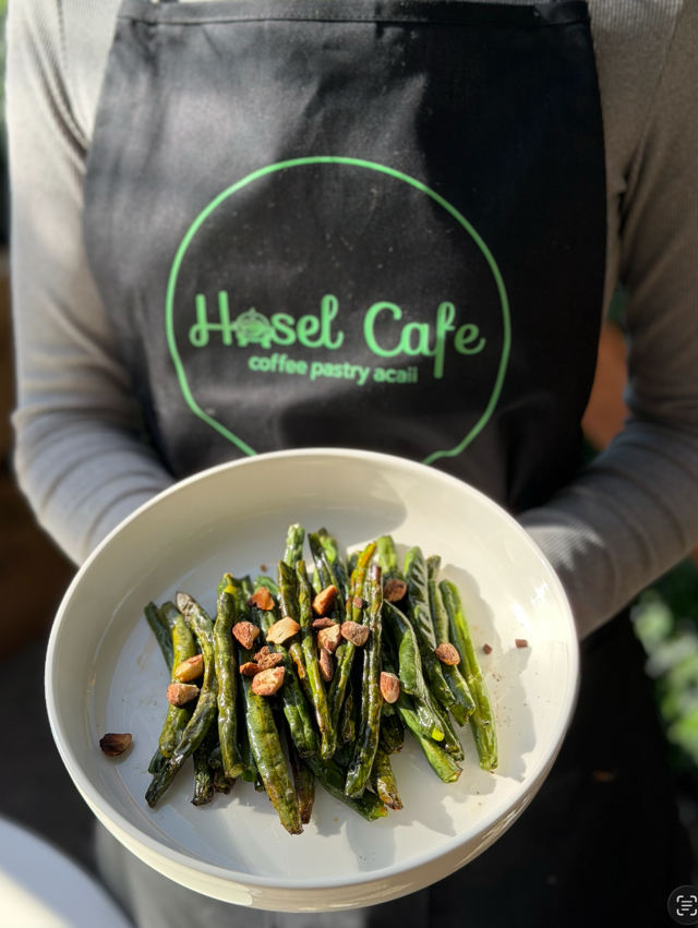 Roasted Green Beans (Small: Serves 6–8; Large: Serves 20–24).