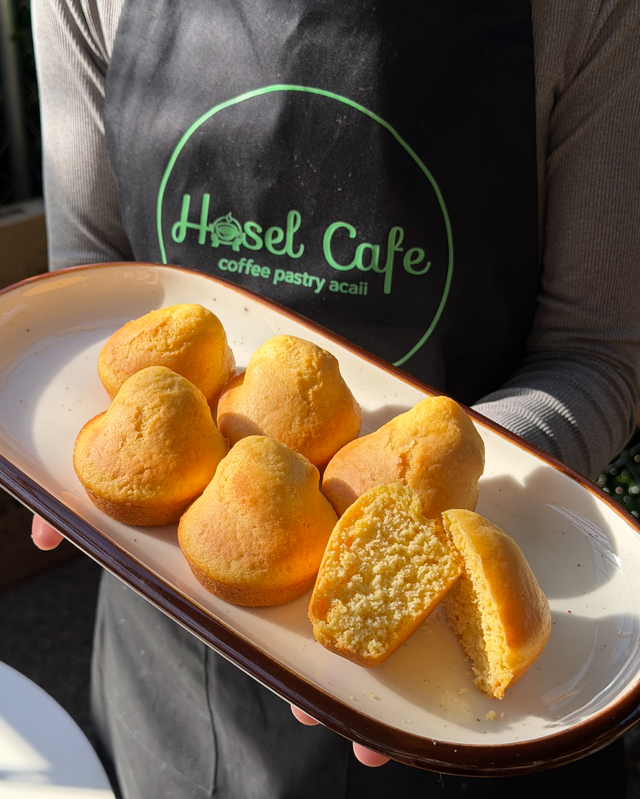 Honey Butter Cornbread (12 Pieces).